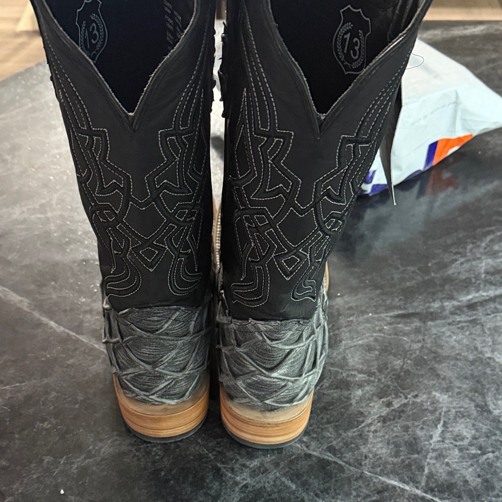 Black and Gray Men's Pirarucu Western Boots - Picture 5 of 5